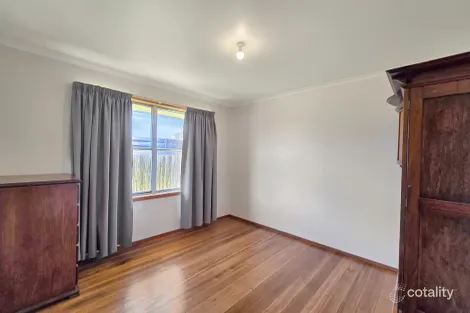 Property photo of 25 Coxon Parade North Geelong VIC 3215