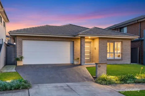 19 Flying Ave, Middleton Grange, NSW 2171