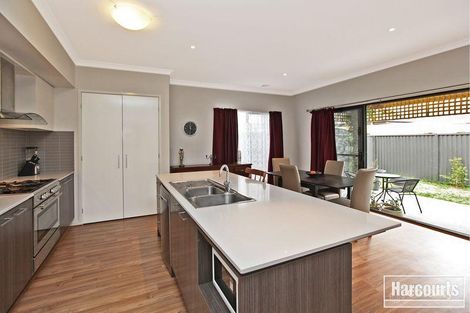 Property photo of 10 Edgeware Close Pakenham VIC 3810