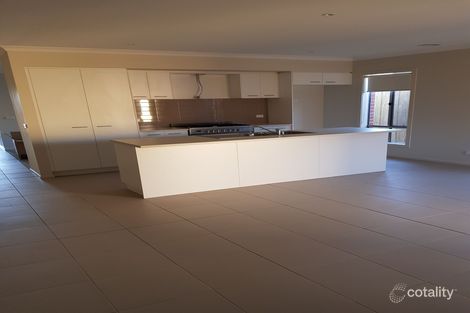 105 Rossiter Rtt, Cranbourne North, VIC 3977