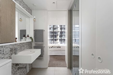Property photo of 309/74 Queens Road Melbourne VIC 3004