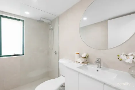 Property photo of 2/33 Australia Avenue Broadbeach QLD 4218