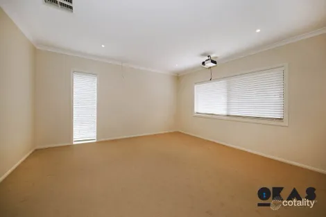 Property photo of 12 Hardwick Crescent Derrimut VIC 3026
