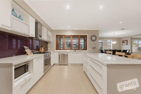 Property photo of 19 Marbelia Drive Berwick VIC 3806