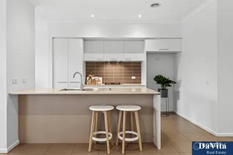 Property photo of 26 Barrier Reef Circuit Endeavour Hills VIC 3802