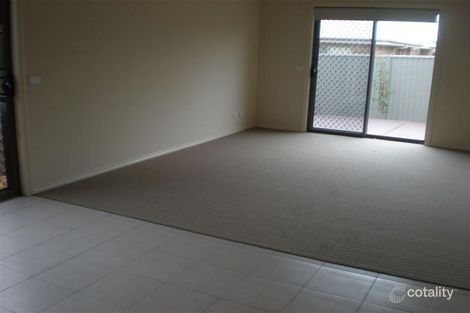 Property photo of 5 Pipetrack Circuit Cranbourne East VIC 3977