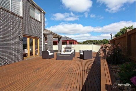 Property photo of 33 Hunts Cross Way Caroline Springs VIC 3023