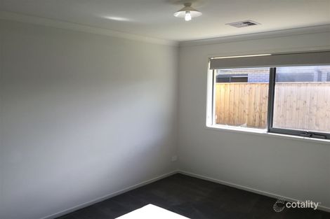 Property photo of 40 Timbertop Crescent Drouin VIC 3818