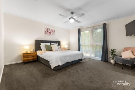 Property photo of 11 Richborough Grove Ferntree Gully VIC 3156