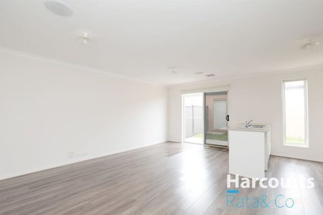 Property photo of 24 Parkforest Walk Craigieburn VIC 3064
