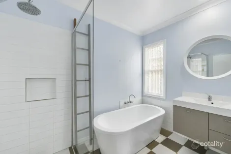 Property photo of 27 Rhyde Street Mount Lofty QLD 4350