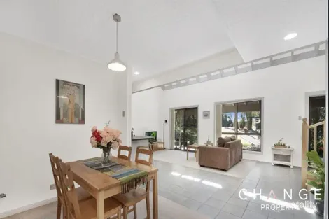 Property photo of 13 Pamela Close Green Point NSW 2251