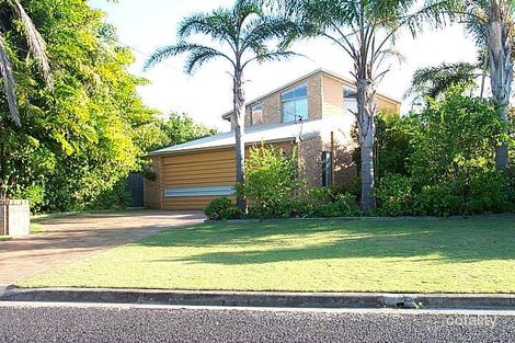 Property photo of 7 Surfside Crescent Pottsville NSW 2489