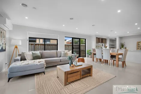 Property photo of 4 Allunga Way Werribee VIC 3030