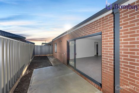 Property photo of 25 Watercarter Crescent Wollert VIC 3750