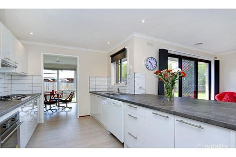 Property photo of 14 Owen Court Somerville VIC 3912