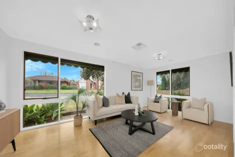 Property photo of 5 Sieben Close Mill Park VIC 3082