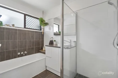 Property photo of 2/81 Kangaroo Avenue Coombabah QLD 4216