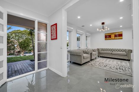 Property photo of 13B Dampier Court Endeavour Hills VIC 3802