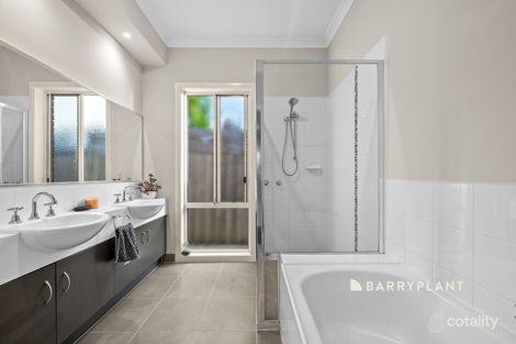 Property photo of 4 Cerreto Mews Pakenham VIC 3810