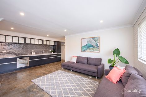 Property photo of 2/3 Honeysuckle Street Mansfield QLD 4122