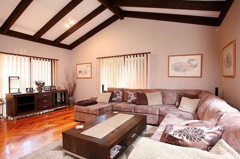 Property photo of 10 Fern Court Mill Park VIC 3082