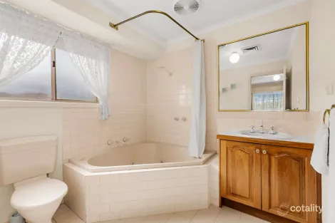 Property photo of 110 Prince Of Wales Avenue Mill Park VIC 3082