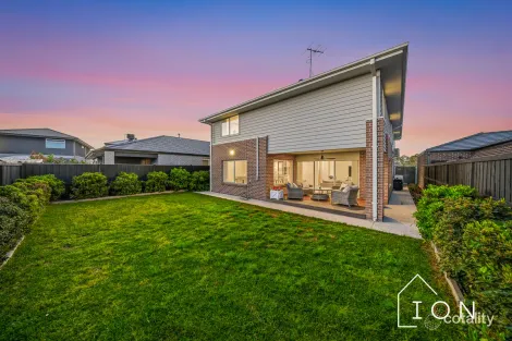 Property photo of 24 Luster Circuit Cranbourne South VIC 3977