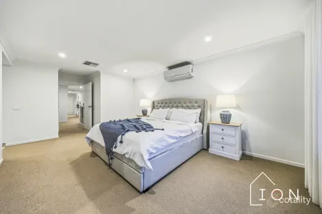 Property photo of 24 Luster Circuit Cranbourne South VIC 3977