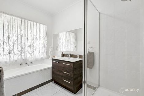 Property photo of 8 Cherryhills Drive Cranbourne VIC 3977