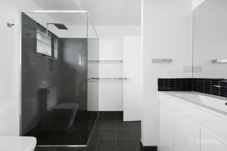 Property photo of 19 Shoveller Avenue Paradise Point QLD 4216