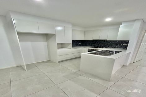 Property photo of 28 Greenway Drive West Hoxton NSW 2171
