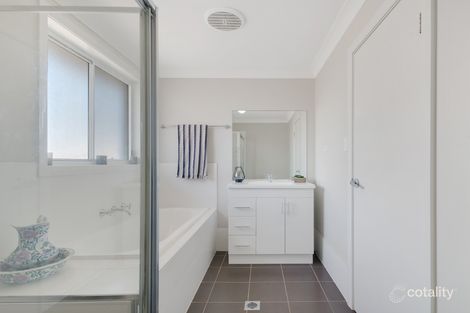 Property photo of 16 Teasdale Close Elderslie NSW 2570