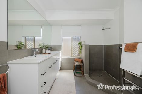 Property photo of 8 Sandgate Way Marangaroo WA 6064