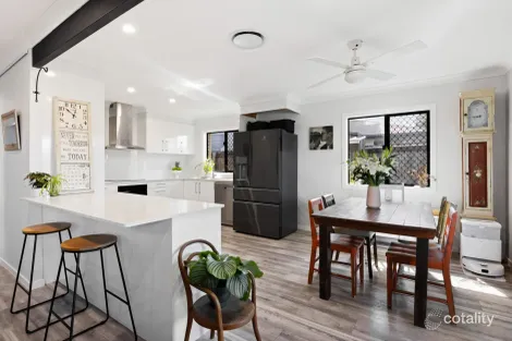 Property photo of 62 Point Cartwright Drive Buddina QLD 4575