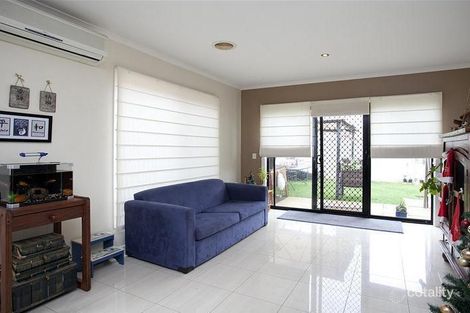 Property photo of 16 Hounslow Green Caroline Springs VIC 3023