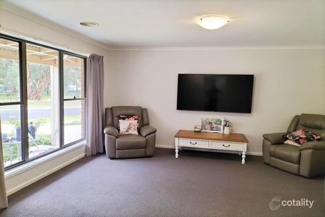 Property photo of 3 Blue Wren Boulevard Kangaroo Flat VIC 3555