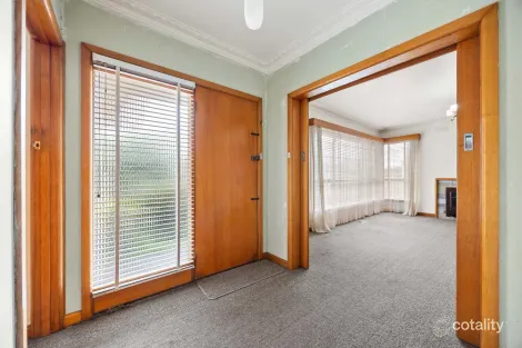 Property photo of 4 Ercil Street Wendouree VIC 3355