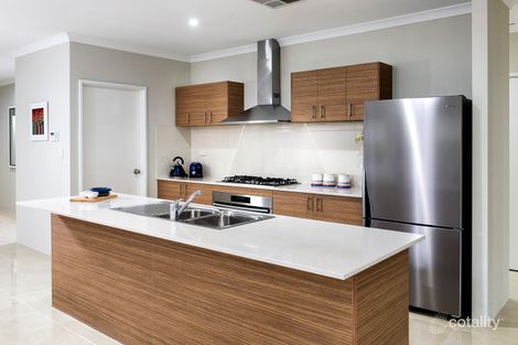 Property photo of 8 Solandri Bend Banksia Grove WA 6031