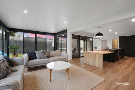 Property photo of 37 Wingello Crescent Wyoming NSW 2250