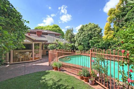 Property photo of 24 Lynden Grove Mount Waverley VIC 3149