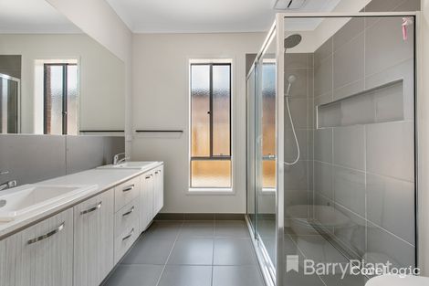 Property photo of 29 Azolla Avenue Werribee VIC 3030
