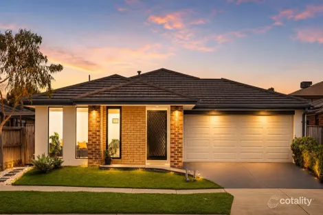 Property photo of 27 Treeve Parkway Werribee VIC 3030
