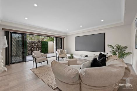 Property photo of 1/16 Surbiton Court Carindale QLD 4152