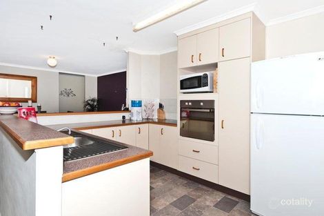 Property photo of 31 Gainsborough Drive Glenvale QLD 4350