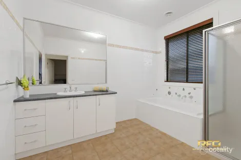 Property photo of 9 Pilbara Avenue Burnside VIC 3023