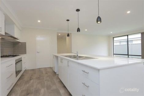 Property photo of 5 Sunstone Boulevard Treeby WA 6164