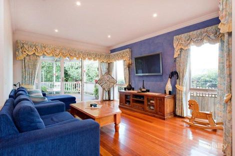 Property photo of 6 Farm Close Greensborough VIC 3088