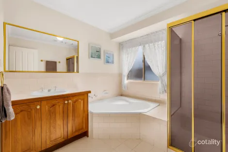 Property photo of 110 Prince Of Wales Avenue Mill Park VIC 3082
