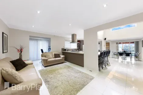 Property photo of 33 Clarke Avenue St Albans VIC 3021